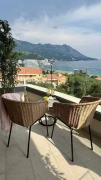 Terasa sa garniturom za sjedenje i pogledom na more. - image 12