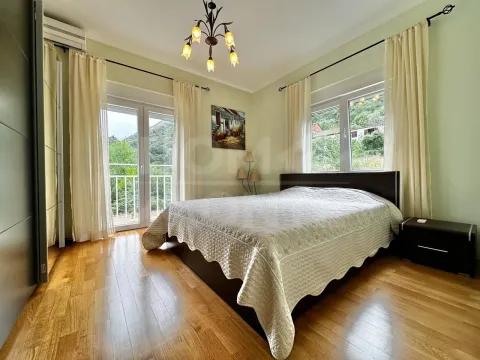 Izdavanje, dvosoban stan, 80m², Prčanj, Kotor - image 3