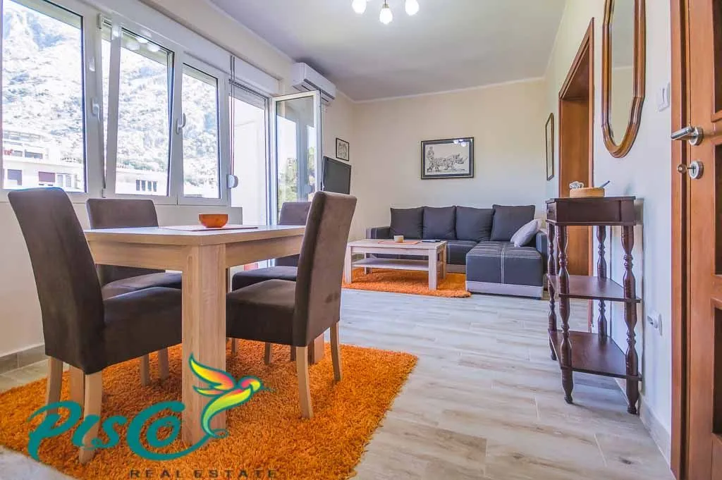Rent, one bedroom apartment, 60m², Kotor, Crna Gora