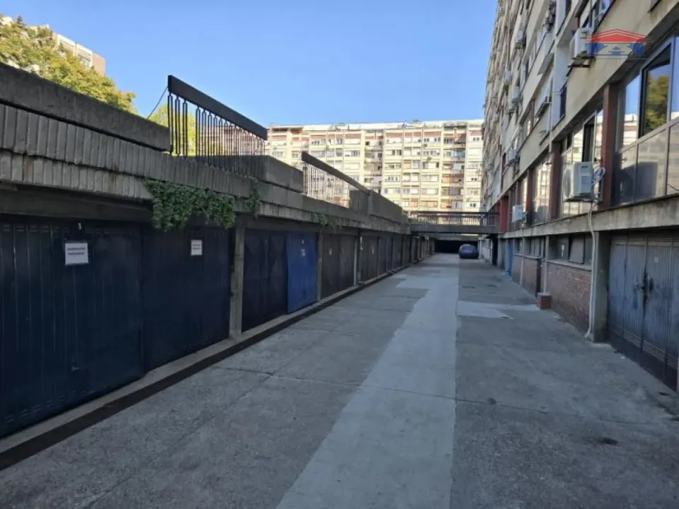 Prodaja, parking/garaža, 13m², Bulevar Oslobodjenja, Novi Sad Sve Podlokacije