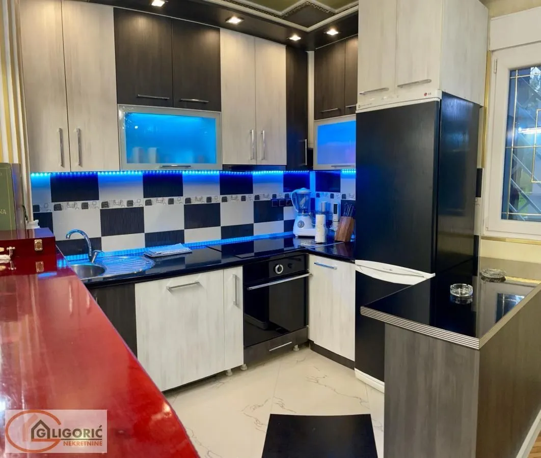 Sale, three bedroom apartment, 57m², Karaburma, Palilula Sve Podlokacije