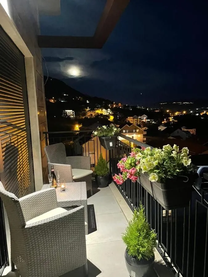 Prodaja, dvosoban stan, 50m², Tivat, Crna Gora