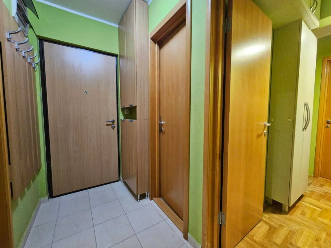 Izdavanje, dvosoban stan, 63m², Stari Aerodrom, Podgorica