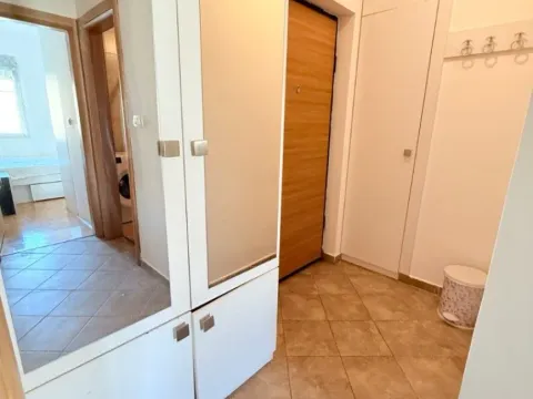 Izdavanje, jednosoban stan, 44m², Stari Aerodrom, Podgorica - image 11