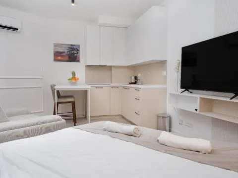 Izdavanje, garsonjera, 32m², Budva, Crna Gora - image 5