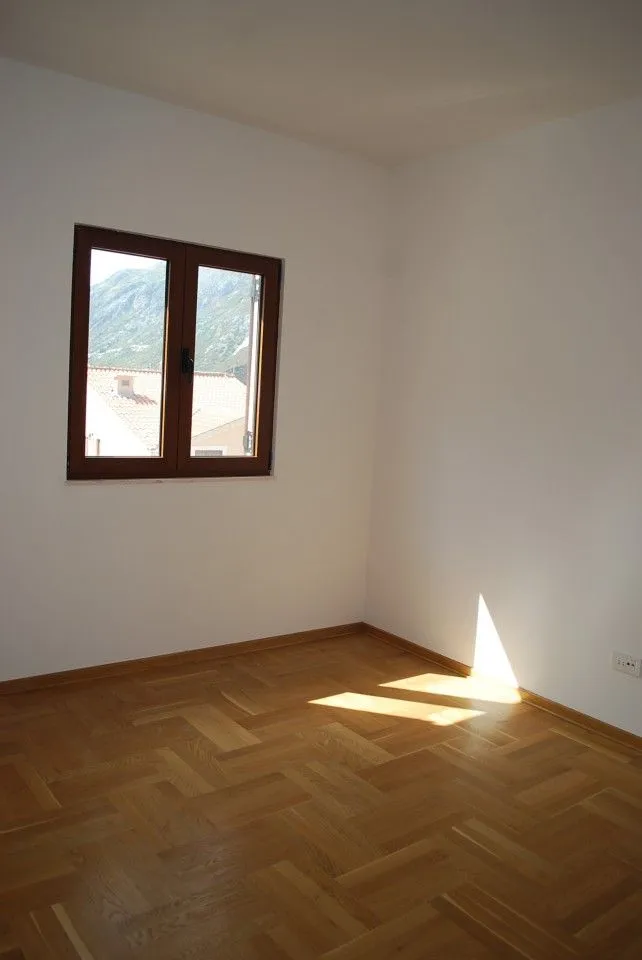 Prodaja, stan, 57m², Risan, Kotor