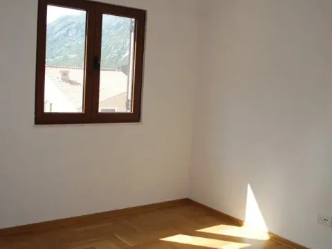 Prodaja, stan, 57m², Risan, Kotor - image 4