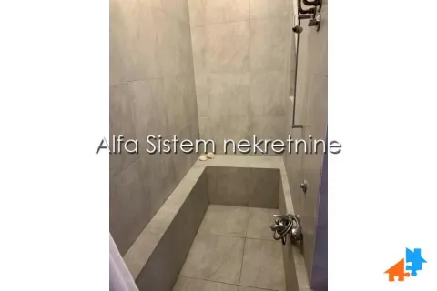 Kupatilo obloženo keramičkim pločicama sa ugradnom kadom. - image 18