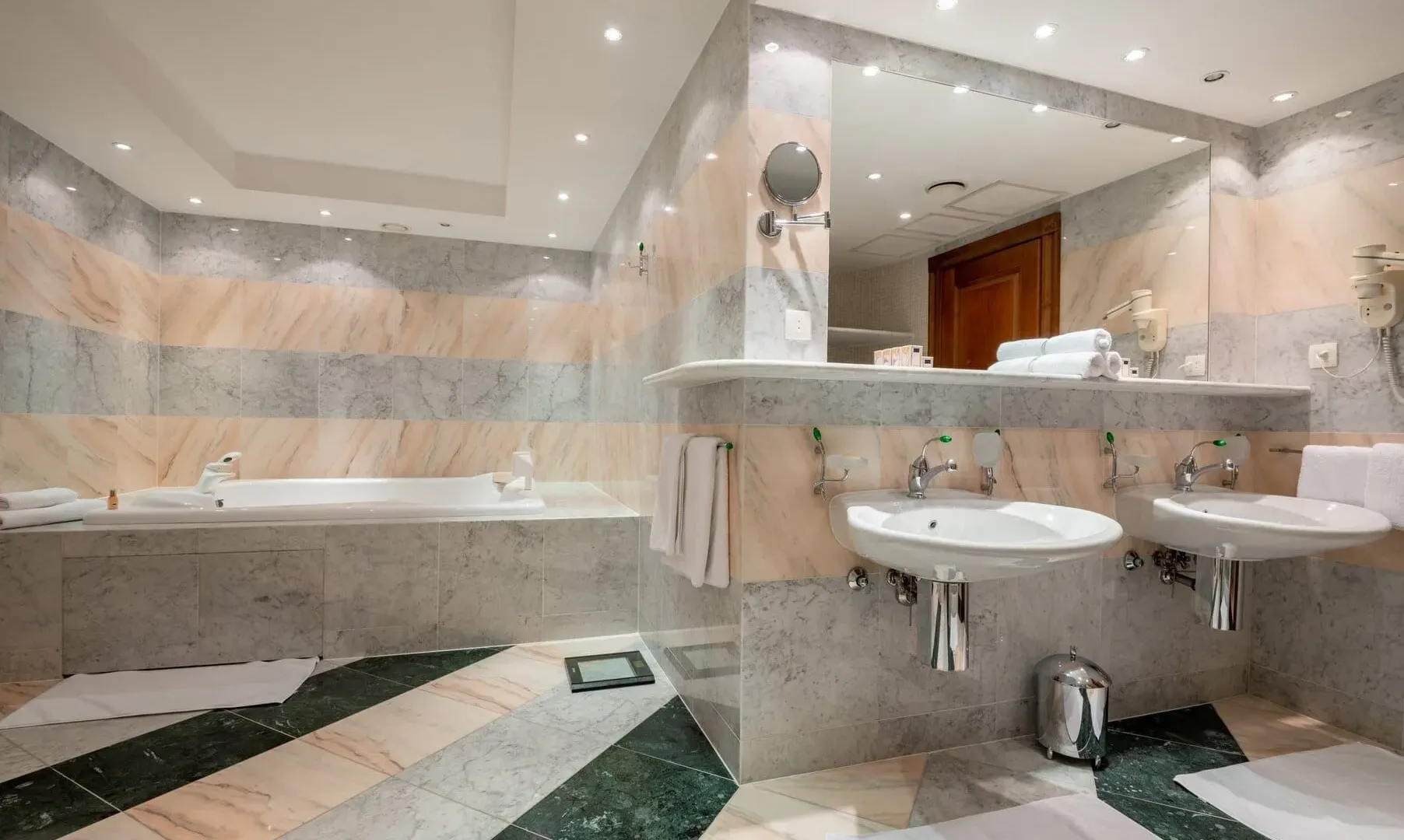 Sale, house, 959m², Sveti Stefan, Budva