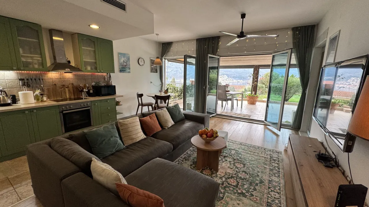 Sale, two bedroom apartment, 74m², Dobrota, Kotor