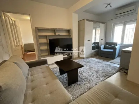 Izdavanje, dvosoban stan, 60m², Kalenić Pijaca, Vračar Sve Podlokacije