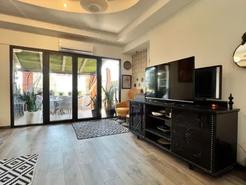 Izdavanje, trosoban stan, 115m², Zelenika, Podgorica - image 2