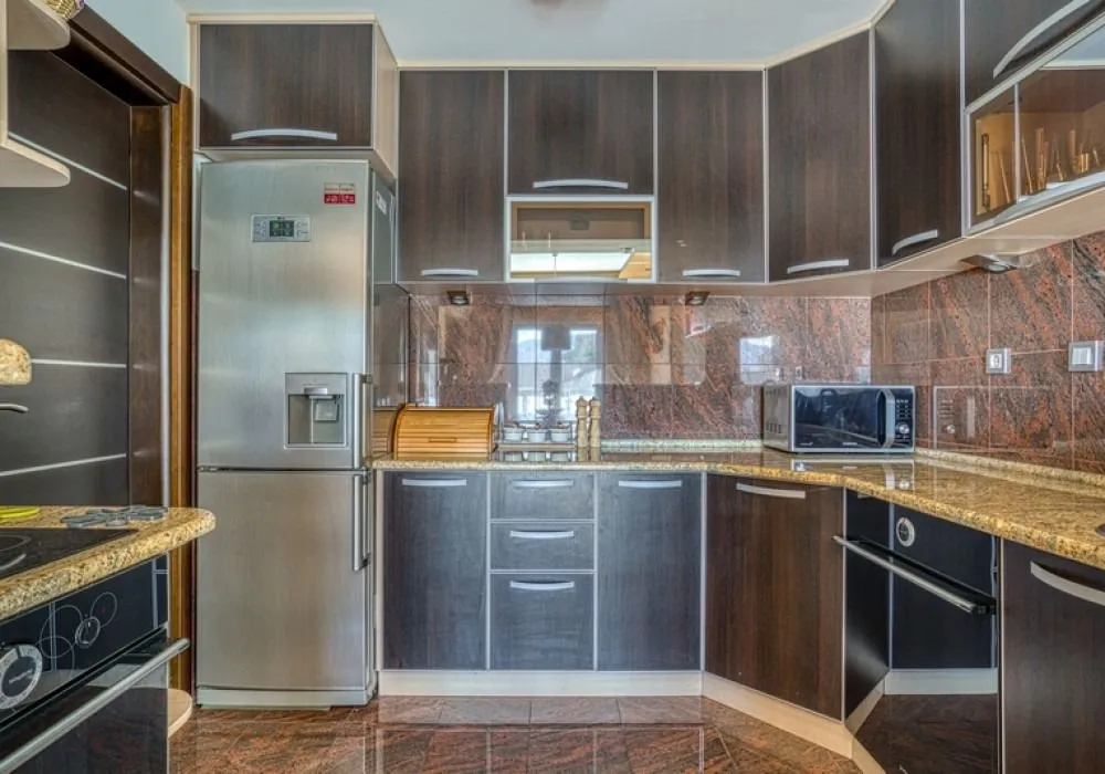 Prodaja, četvorosoban stan, 190m², Rozino, Budva