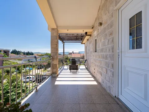 Rent, three bedroom apartment, 130m², Kalimanj, Tivat - image 8