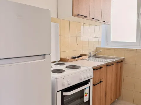 Izdavanje, kuća, 70m², Centar, Ulcinj - image 11