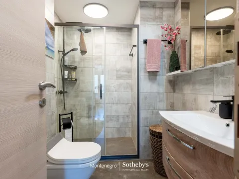 Sale, two bedroom apartment, 85m², Dobrota, Kotor - image 17