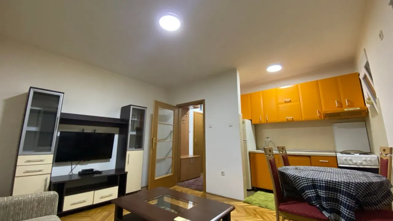 Izdavanje, garsonjera, 27m², Blok 9, Podgorica