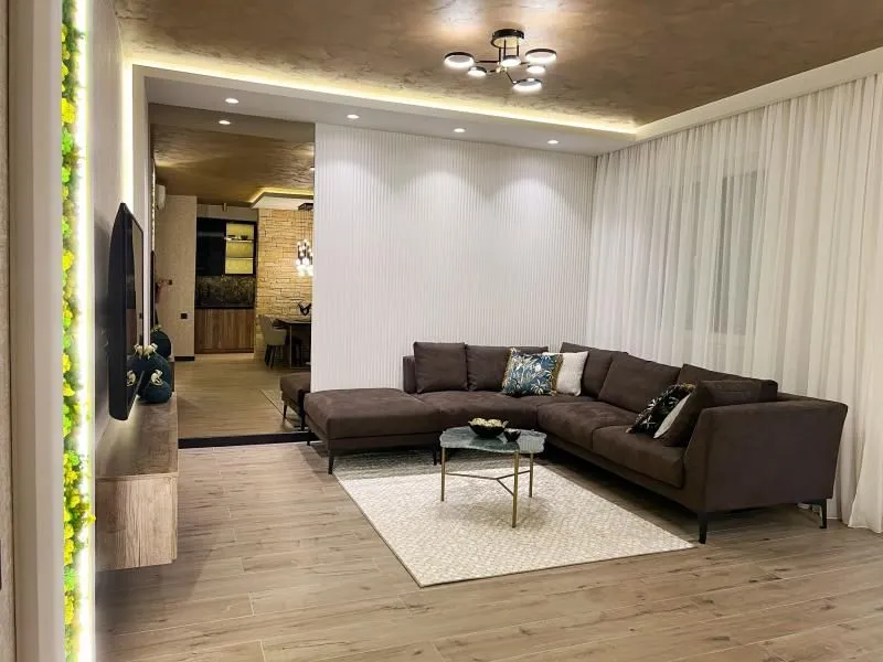 Izdavanje, trosoban stan, 90m², Grbavica, Novi Sad Sve Podlokacije