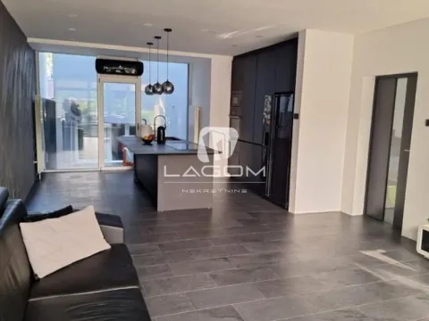 Sale, house, 343m², Čukarica, Beograd - image 14