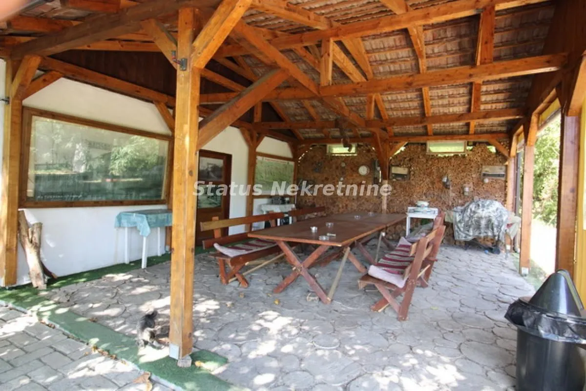 Izdavanje, poslovni prostor, 115m², Irig, Srbija