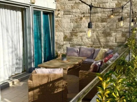 Sale, one bedroom apartment, 74m², Dobrota, Kotor - image 7