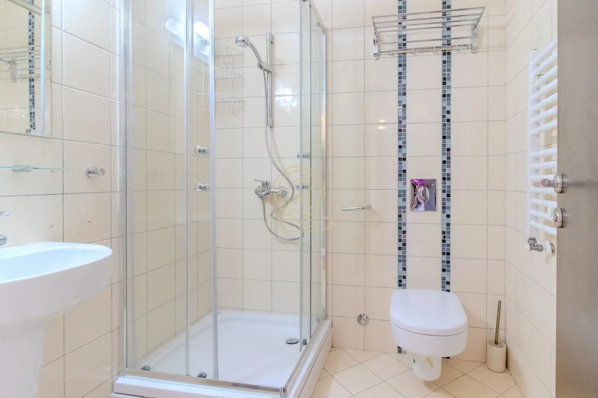 Izdavanje, dvosoban stan, 64m², Savski Venac, Beograd