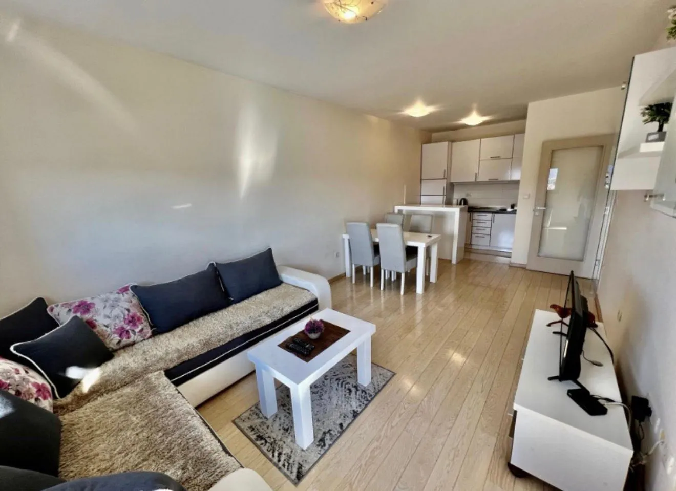 Izdavanje, jednosoban stan, 47m², City Kvart, Podgorica
