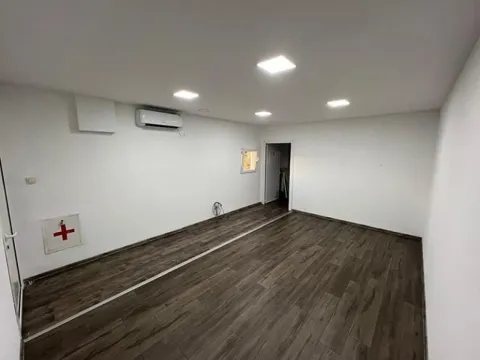 Izdavanje, poslovni prostor, 45m², Leštane, Grocka - image 7