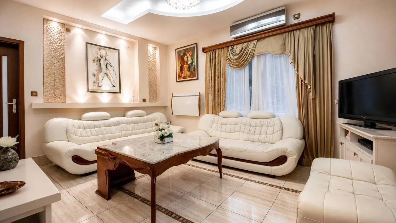 Izdavanje, kuća, 200m², Bečići, Budva