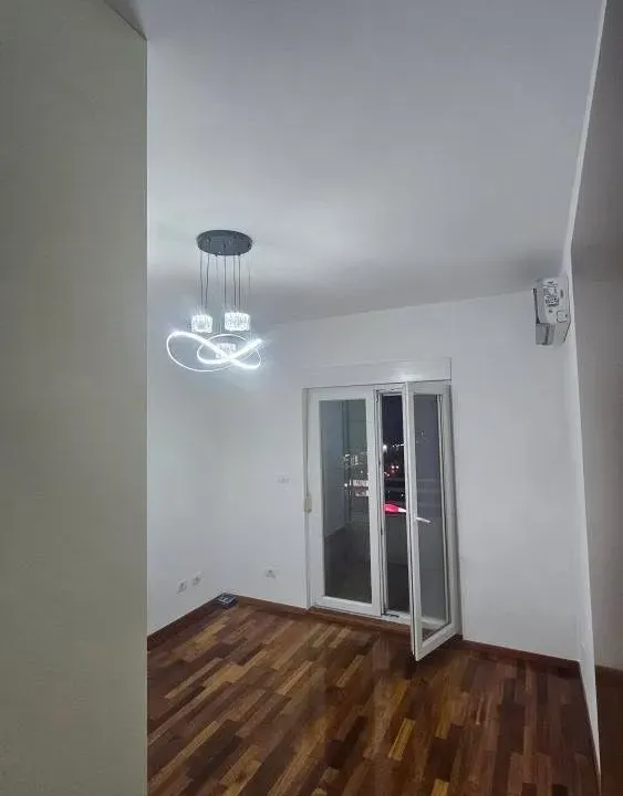 Izdavanje, dvosoban stan, 76m², City Kvart, Podgorica