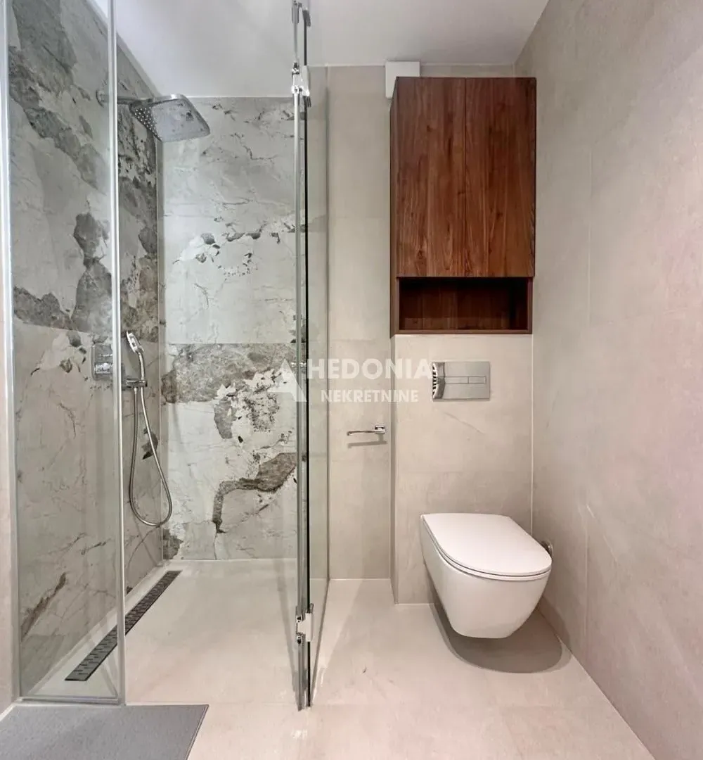 Izdavanje, trosoban stan, 65m², Vračar Sve Podlokacije, Beograd