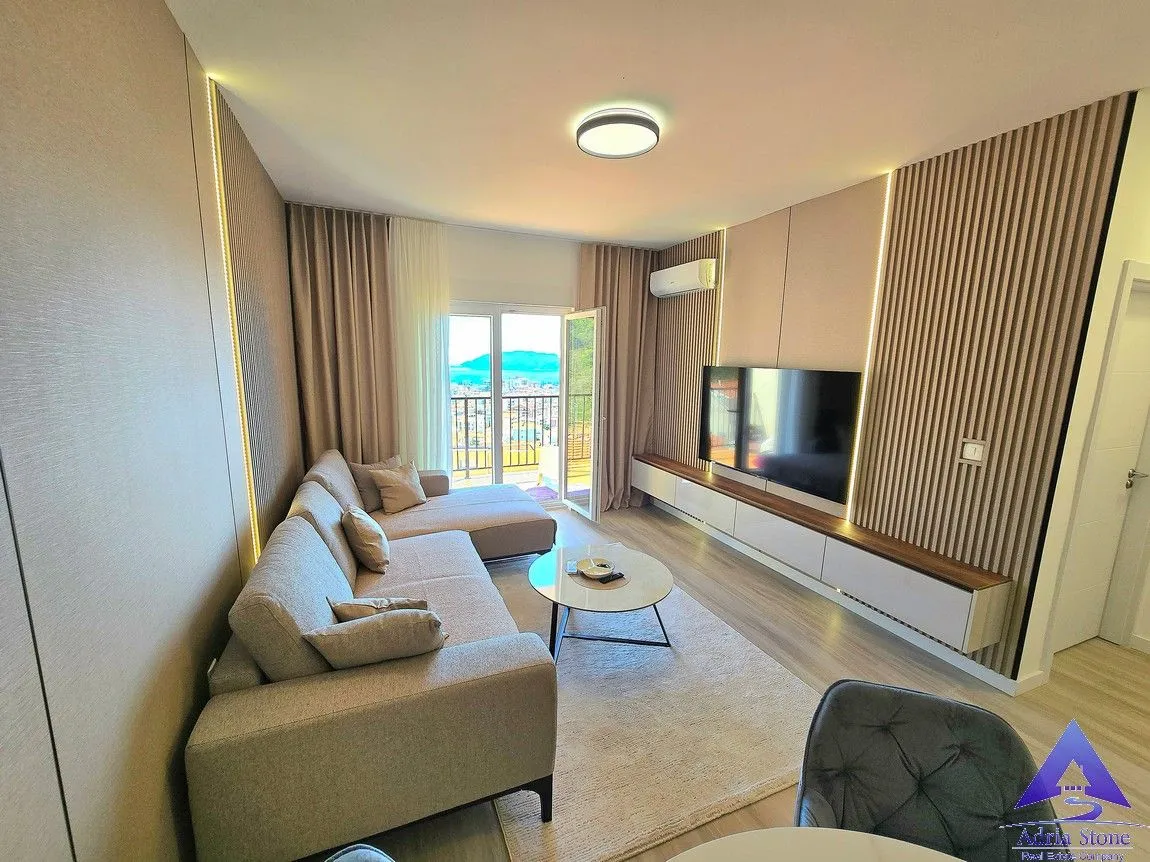 Prodaja, dvosoban stan, 63m², Lazi, Budva