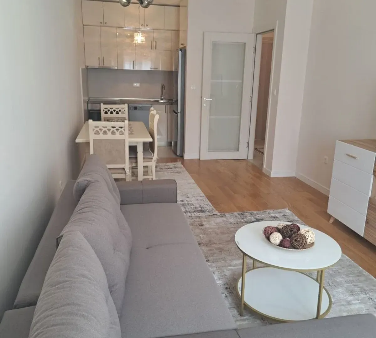 Izdavanje, jednosoban stan, 46m², Central Point, Podgorica