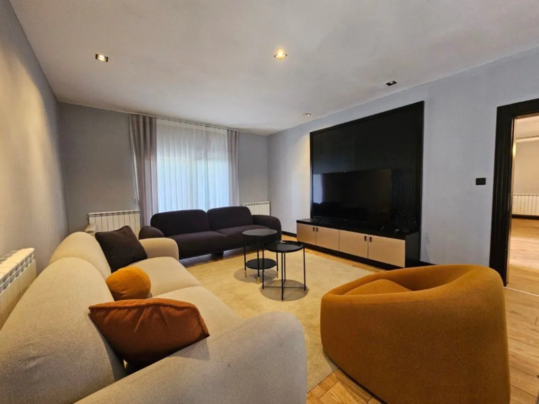 Izdavanje, kuća, 380m², Zeta, Podgorica