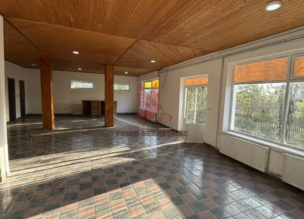 Izdavanje, poslovni prostor, 120m², Mladenovac, Beograd