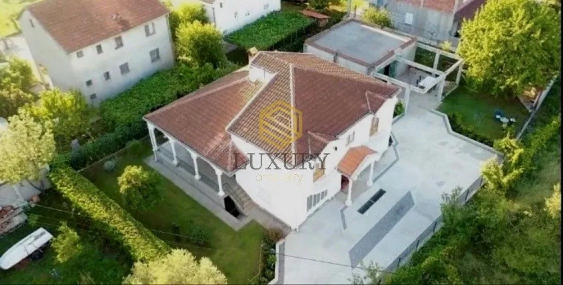 Rent, house, 200m², Dalmatinska ulica, Podgorica