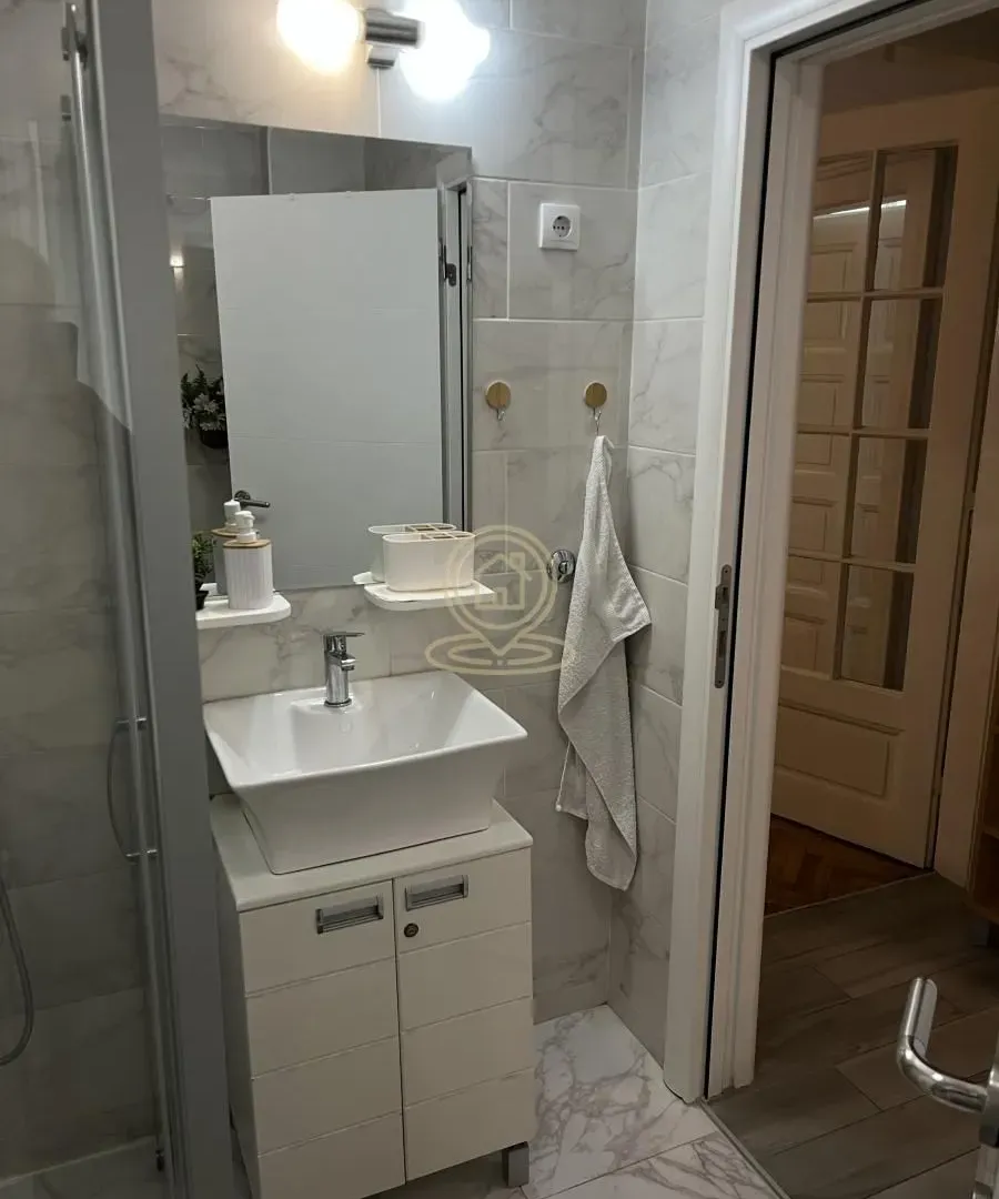 Rent, two bedroom apartment, 51m², Vračar Sve Podlokacije, Beograd