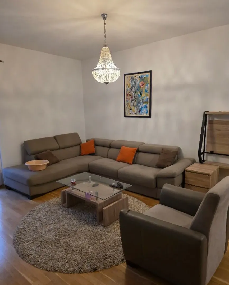 Izdavanje, dvosoban stan, 72m², Blok 9, Podgorica