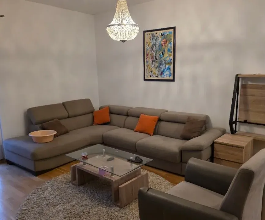 Izdavanje, dvosoban stan, 72m², Blok 9, Podgorica