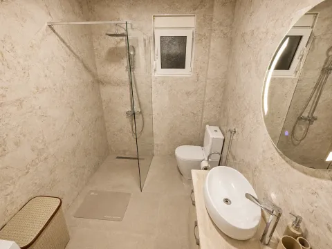 Izdavanje, dvosoban stan, 100m², Zabjelo, Podgorica - image 11