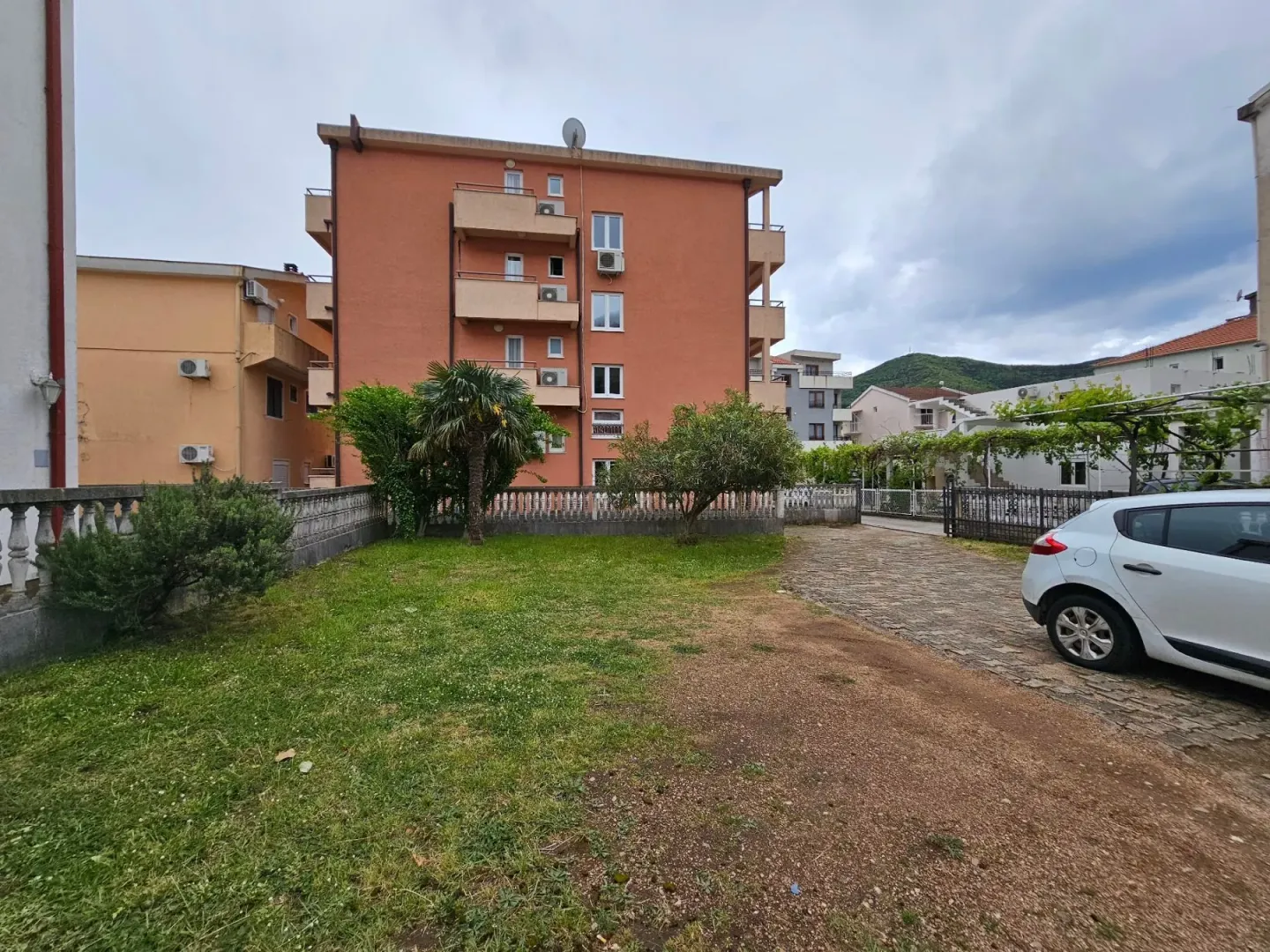 Izdavanje, dvosoban stan, 57m², Budva, Crna Gora
