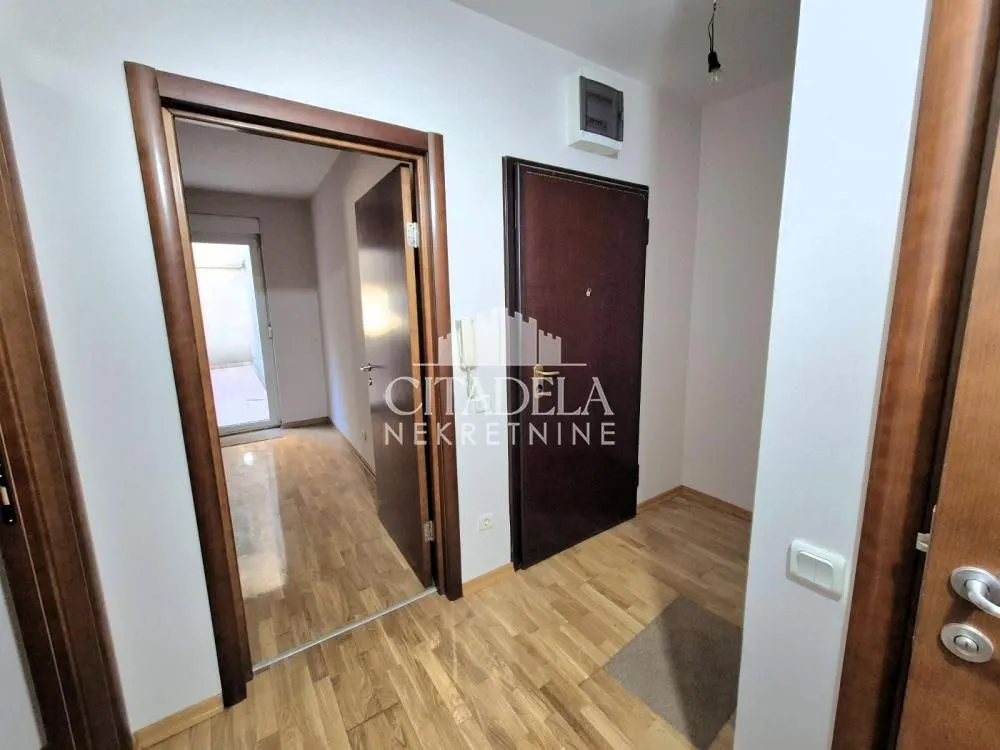 Prodaja, trosoban stan, 74m², Vračar Hram, Vračar Sve Podlokacije