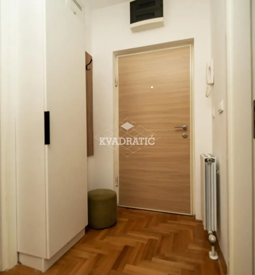 Izdavanje, dvosoban stan, 42m², Novi Beograd Blok 72, Novi Beograd Sve Podlokacije