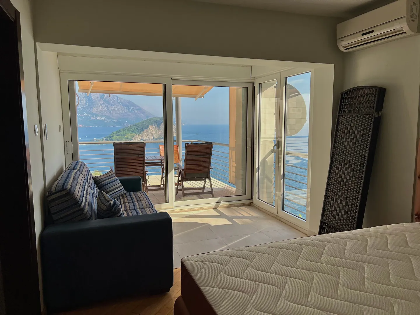 Izdavanje, jednosoban stan, 70m², Vidikovac, Budva