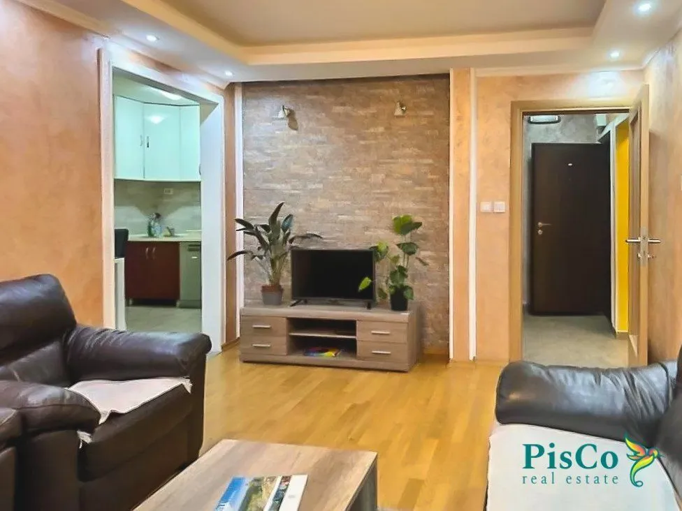 Izdavanje, dvosoban stan, 60m², Blok 5, Podgorica
