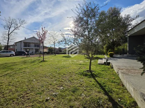 Rent, house, 100m², Velje Brdo, Podgorica - image 11