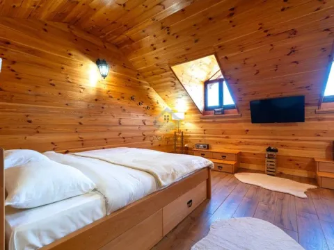 Izdavanje, kuća, 200m², Podgorica, Crna Gora - image 15