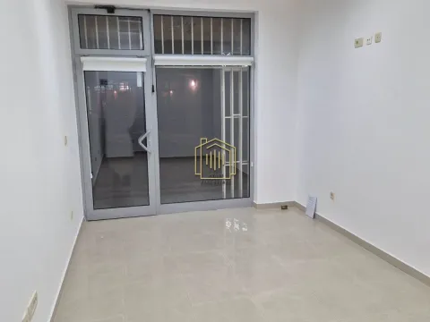 Rent, office space, 20m², Stari Aerodrom, Podgorica - image 1