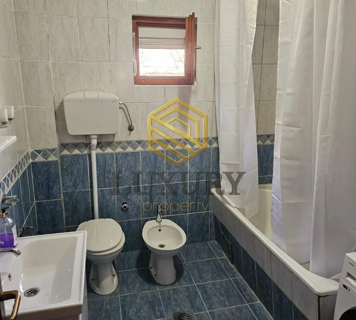 Izdavanje, trosoban stan, 100m², Masline, Podgorica