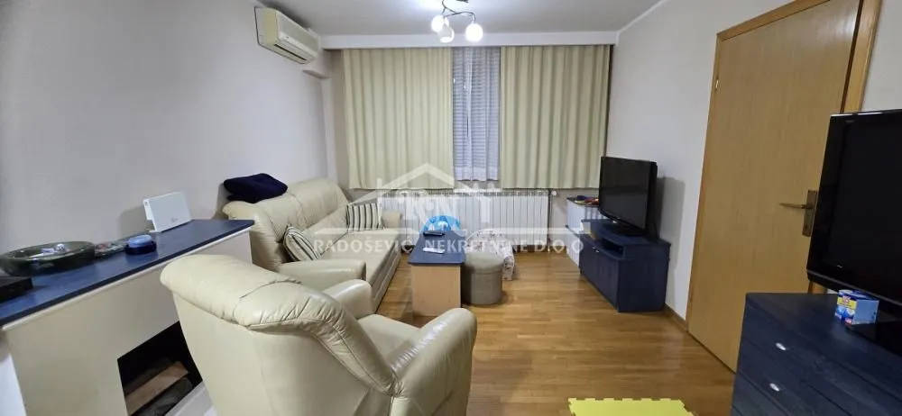 Prodaja, stan, 199m², Petlovo Brdo, Beograd